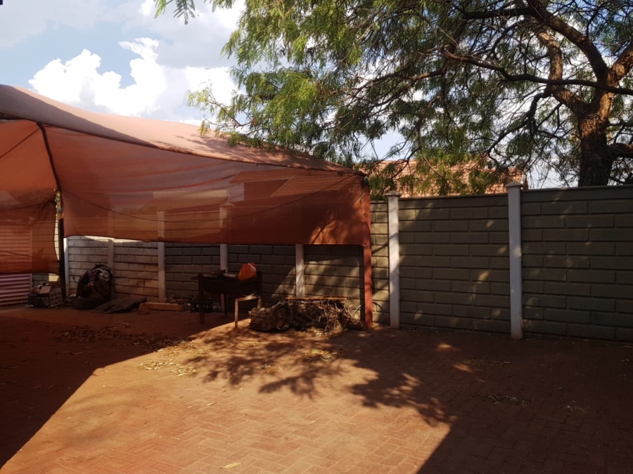 3 Bedroom Property for Sale in Geelhoutpark North West